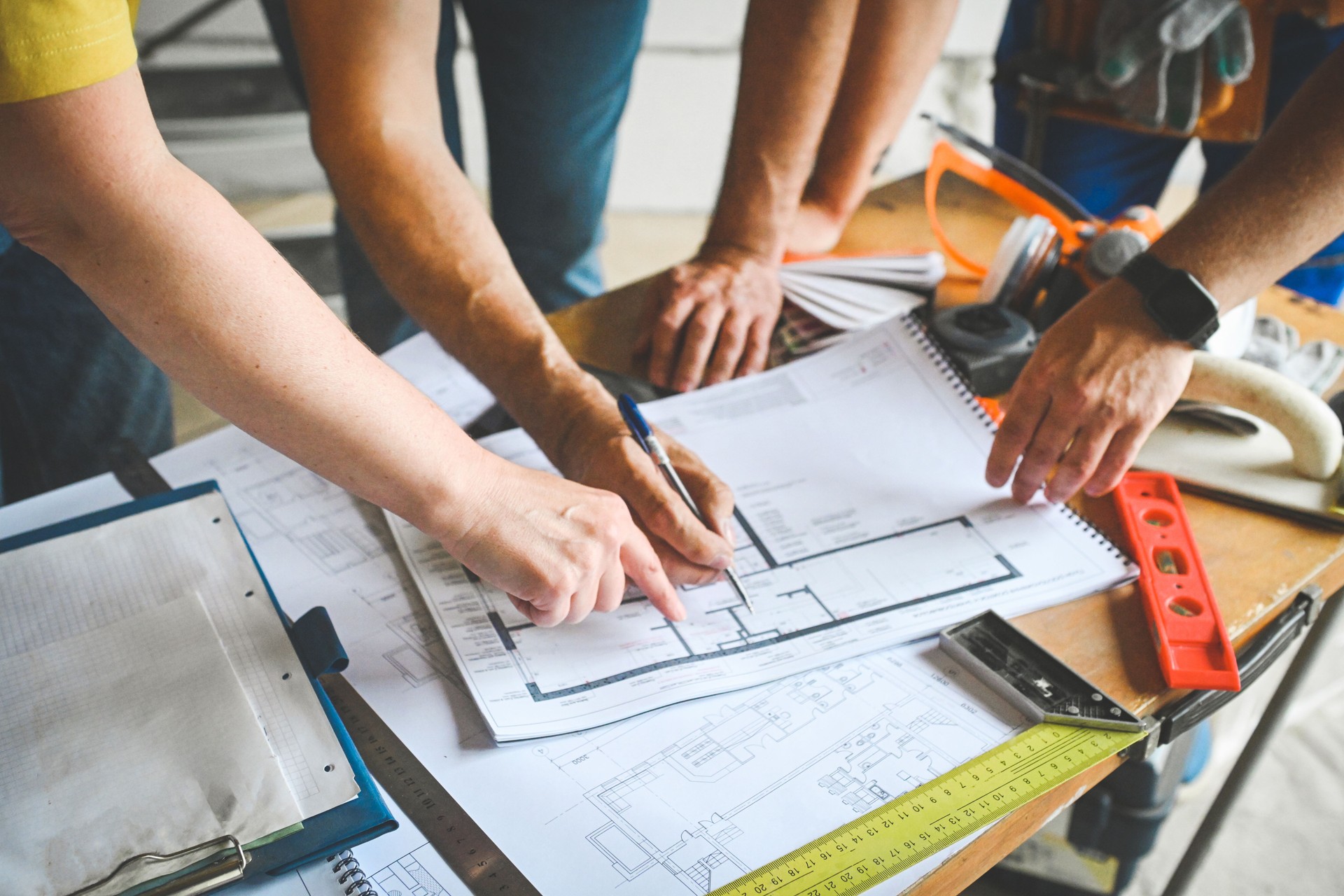 family makes an agreement with a worker doing renovations in the apartment